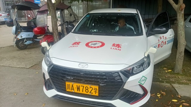 通过智慧驾培提高驾驶自信心